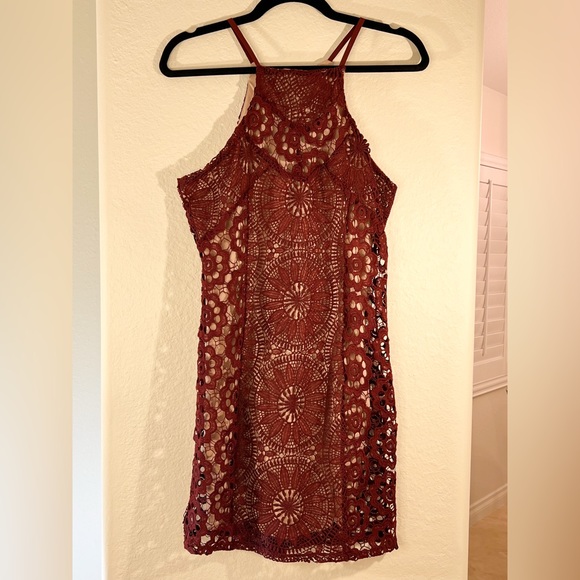 NWOT Francesca’s Maroon Lace Cocktail Dress, Size Small - Picture 4 of 13